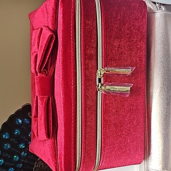 Estee Lauder 2024 Gift Set - Picture 3 of 6